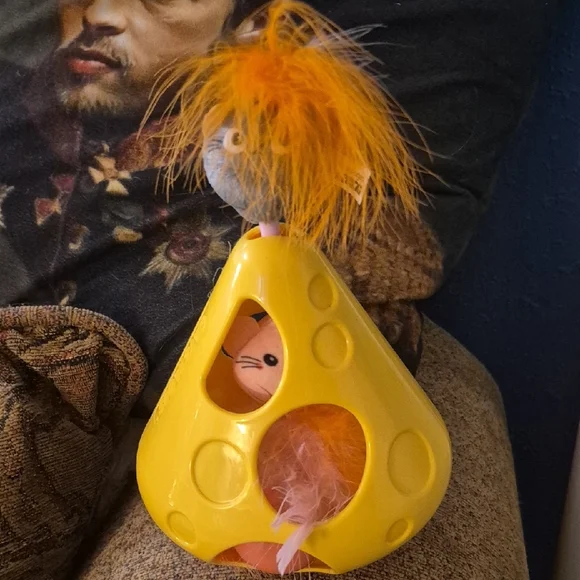 Interactive Yellow Cat Toy with Feather Top - Picture 4 of 4